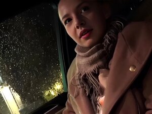 Découvrez le plaisir ultime avec la délicieuse blonde Olivia Grace,