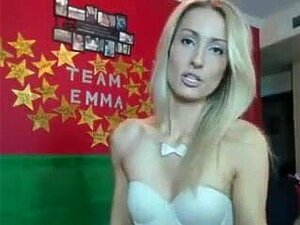 La blonde sexy se fait baiser à la maison