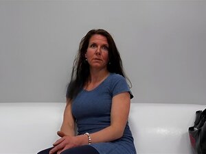 Une nouvelle mignonne aux cheveux clairs s'est fait labourer après