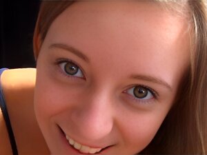 La demi-sœur française ne peut pas arrêter de baiser son