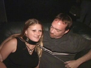 Blonde Freak On Leash Sperm Spray Theater Gangbang. Cette salope