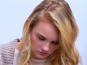 La belle-mère voleuse désespérée n'a pas d'autre choix que de