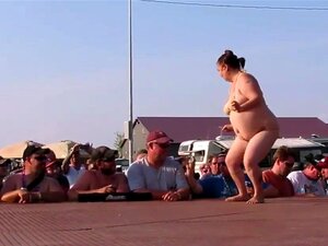 Cutie Cuties dix-huit+ - Concours de strip-tease amateur intéressant
