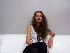 Casting Juteux de Natalie: Brune Tchèque Maigre