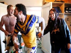 Jacinda Ardern & The Males dévoilent leur équipe de rugby