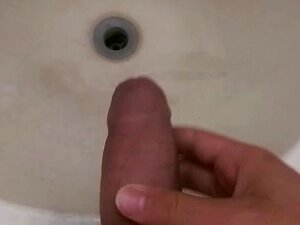 Faire pipi au zinc dans la maison des amis