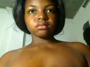Gros nichons noirs se font traire