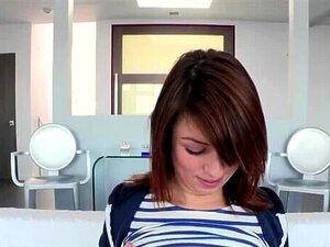 Reality Kings - Aspen Ora, prend un doigt dans son cul et une grosse