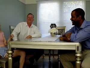  La belle-fille mignonne Lola Fae suce et baise son beau-père avec