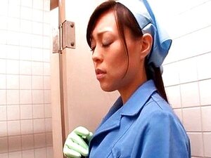 Sexy femme de ménage japonaise de bureau