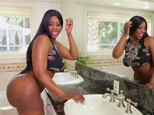 Une BBW ébène se fait baiser par un mec noir