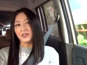 Taquiner une pute japonaise aux petits seins avec une vidéo porno de