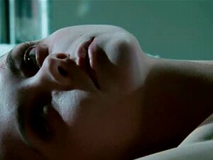 Celeb christina ricci montre ses gros seins nus et son cul nu
