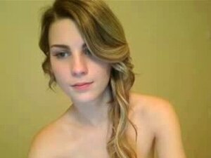 Découvrez l'extase pure avec cette belle-belle-belle-fille blonde à