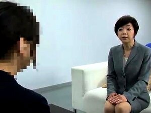 Femme japonaise salope trouve difficile de résister à une bite dure