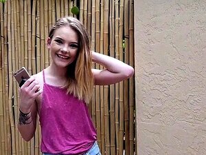 Un inconnu aide Dani Lynn alors elle décide de le baiser