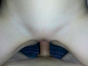 Jeune étudiant baise à l'université, gros plan sur sa chatte en