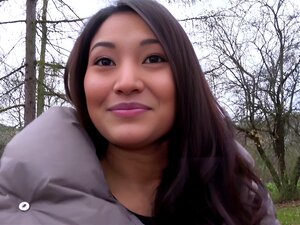 Mater cette bombe espagnole aux gros seins sucer et baiser en public,
