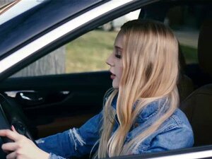 La voisine de longue date Emma Hix et Emma Straletto lèchent le. La