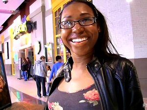 Découvrez le plaisir sensuel ultime alors que Sasha vous emmène dans