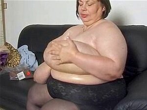 Laissez nos beautés aux gros seins vous donner un plaisir ultime avec