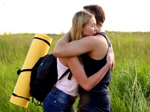 Une mignonne hollandaise baise pour du sperme. Mangez une mignonne