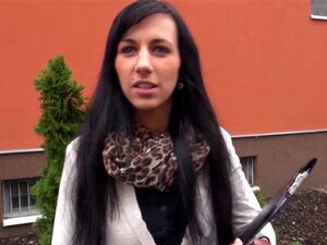 La babe européenne Terra Rimago se fait persuader de découvrir ses