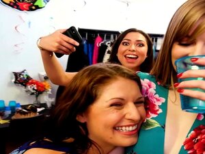 Préparez-vous pour la plus folle soirée de remise des diplômes