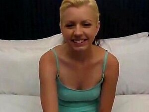 Une mignonne essaie le porno pour la première fois