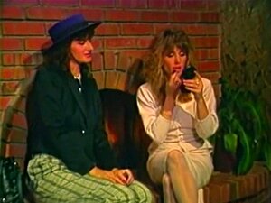 Plongez dans la passion ultime de deux déesses légendaires du porno,