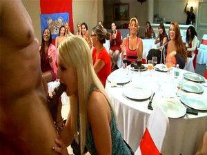 Angel se fait baiser pendant que ses alliés