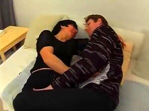 Maman russe strapon 14. Sexe mature avec strapon russe