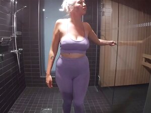 BAISÉE DANS LE SAUNA PAR UN VOISIN sortie vidéo le 27.9 18H @