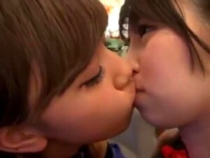 Fille japonaise exclusive dans une vidéo Great JAV non coupée