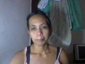 LA MAMAN PHILIPINA SHANELL DANATIL 27 MONTRE SES GROS SEINS. LA MAMAN