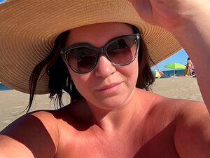 FELLATION sur LA PLAGE PUBLIQUE, ÉJACULATION FACIALE Cap d'Agde