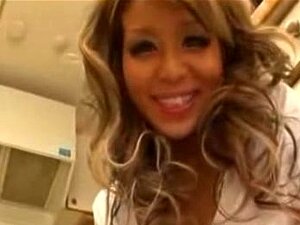 Une branlette se transforme en trio cowgirl avec un gyaro japonais