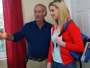 Un vieux pet en chaleur a une bite de vétéran qui nourrit un petit