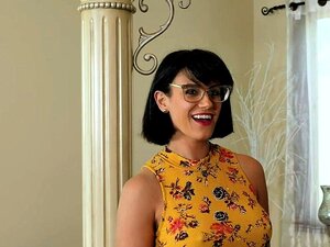 PervMom - La mignonne jouit sur les gros seins de sa belle-mère