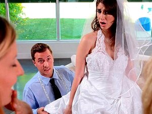 Dis oui à te faire baiser dans ta robe de mariée