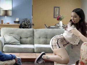 Mari infidèle baise avec une mignonne maîtresse en chaleur. Mari