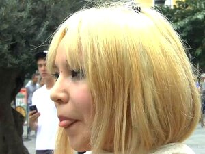 Une salope japonaise est humiliée et exposée à Madrid