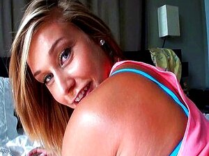 Regardez cette vidéo torride alors qu'un mec excité filme sa petite