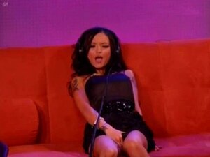 Tila tequila sur un sextoy obtient l'orgasme. tila tequilla sur un