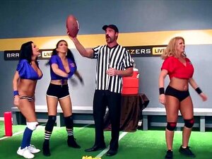 Quatre pornstars chaudes dans le show de mi-temps de Brazzers II