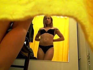 Chevaucher une bite dans le vestiaire
