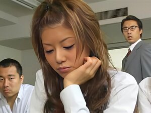 Vidéo porno de gangbang avec Akane Hotaru et Yui Matsuno
