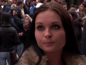 Laissez-vous emporter par les désirs les plus fous avec la brune