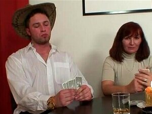 GRAND-MÈRE ALLIES - Plan à trois avec une vieille femme après un