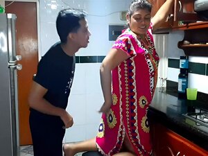 Dégustation de la riche chatte de ma belle-belle-belle-mère dans la